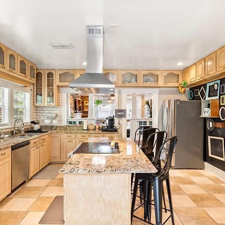 Four Different Options At One Great Location-- 1 - Spacious 3 Bed 2 Bath House Or 2- 2Nd Floor 2 Bed 1 Bath Guesthouse Or 3- 1St Floor Studio Or 3- A Tiny Home Rv Tampa Exteriör bild