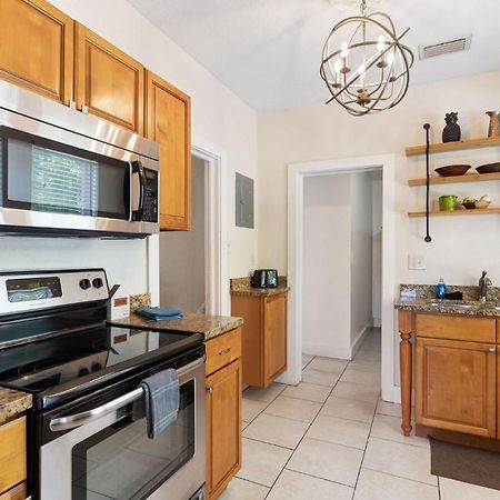 Four Different Options At One Great Location-- 1 - Spacious 3 Bed 2 Bath House Or 2- 2Nd Floor 2 Bed 1 Bath Guesthouse Or 3- 1St Floor Studio Or 3- A Tiny Home Rv Tampa Exteriör bild