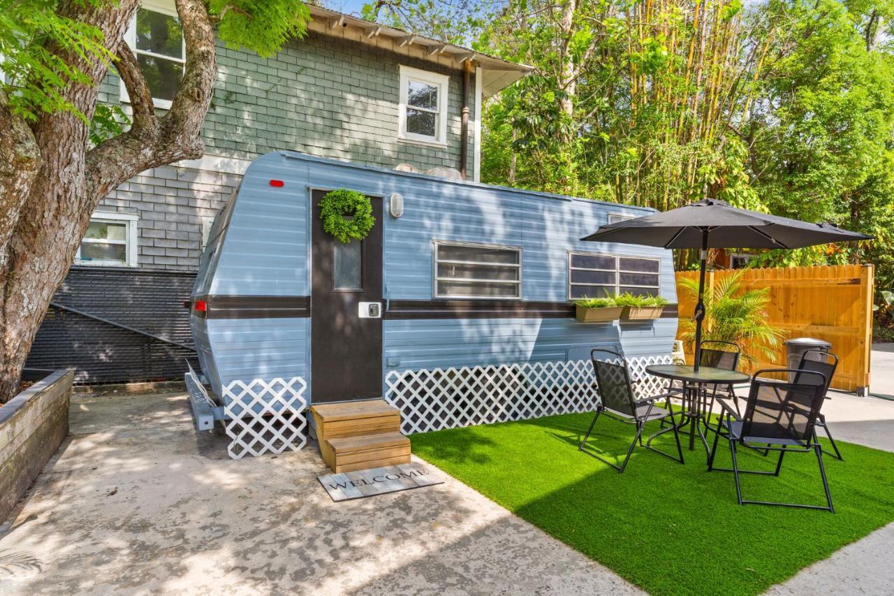 Four Different Options At One Great Location-- 1 - Spacious 3 Bed 2 Bath House Or 2- 2Nd Floor 2 Bed 1 Bath Guesthouse Or 3- 1St Floor Studio Or 3- A Tiny Home Rv Tampa Exteriör bild